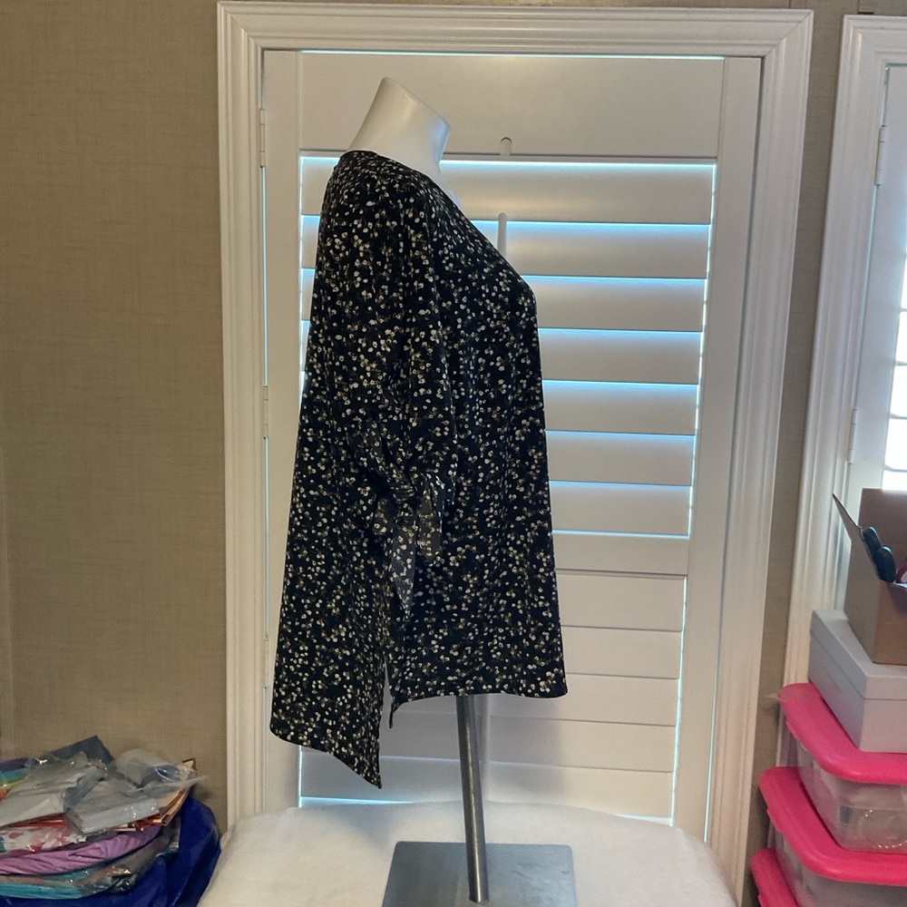 CeCe Black and White Patterned Blouse - image 3